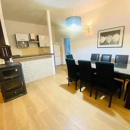 Eden Apartman *